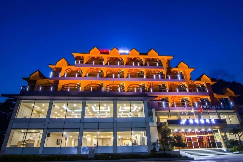 Hyundai Elliot Hotel And Resort Pyeongchang Exterior photo