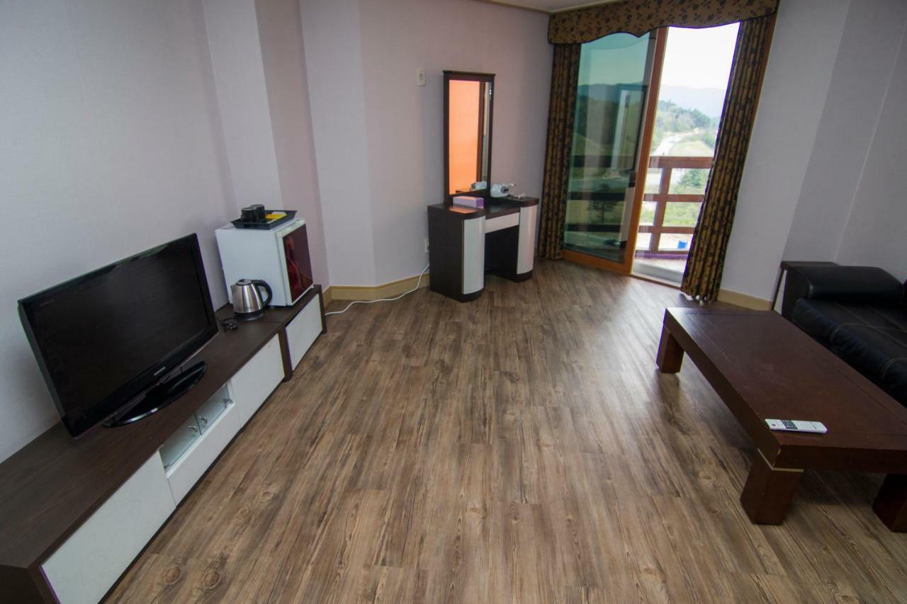 Hyundai Elliot Hotel And Resort Pyeongchang Exterior photo